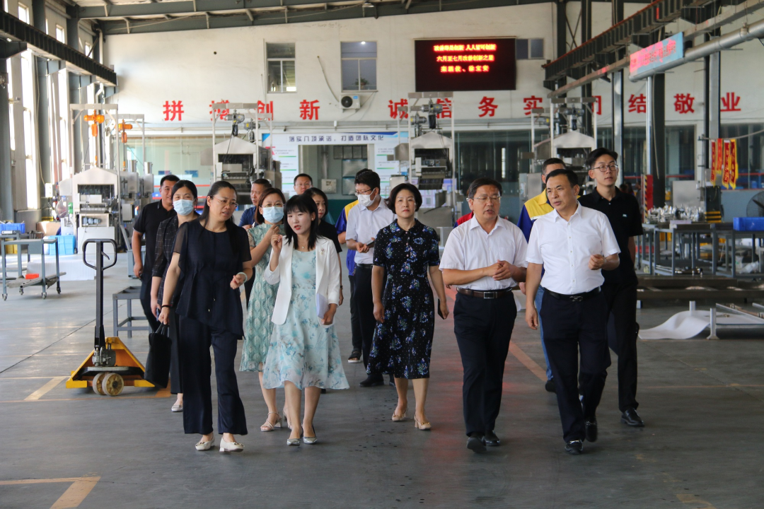 萊西市人大常委會副主任王志強一行蒞臨銳智調(diào)研考察